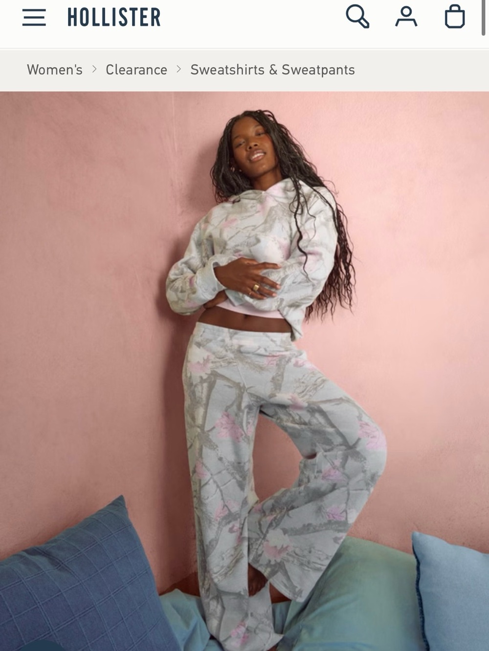 Hollister Women's Light Gray & Pink Camo Sweatshirt and Sweatpants Matching Set